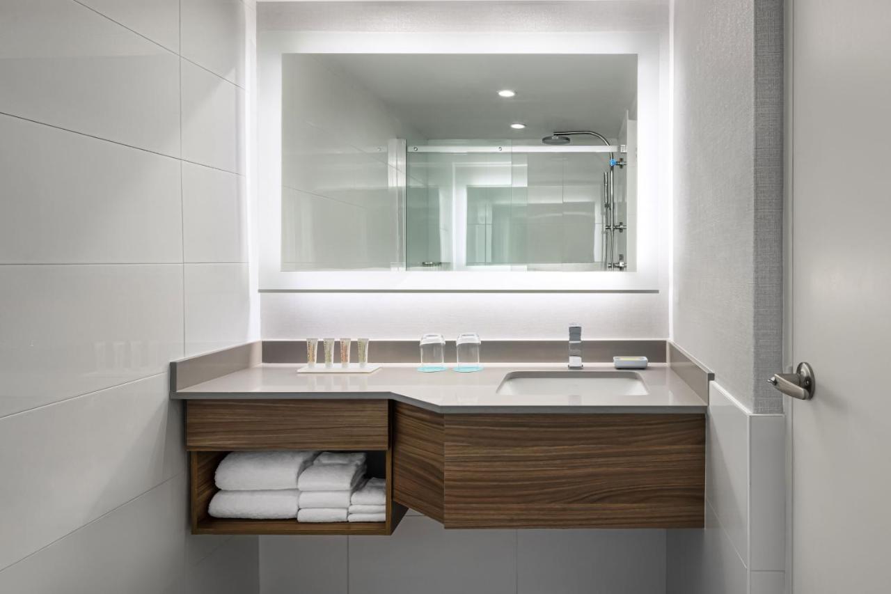 Sens Hotel Монреал Екстериор снимка