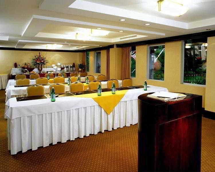 Sens Hotel Монреал Екстериор снимка