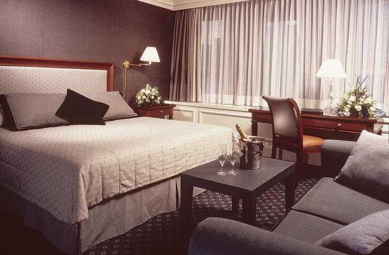 Sens Hotel Монреал Екстериор снимка